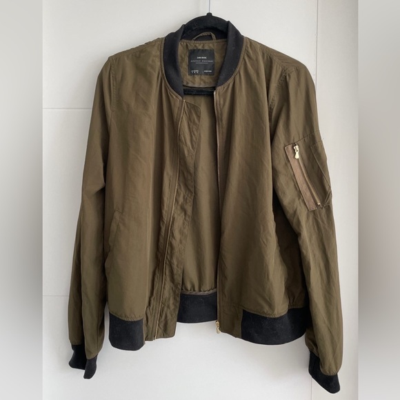 Zara size medium bomber jacket. Thin material, arm green. Gently worn. - Picture 1 of 2